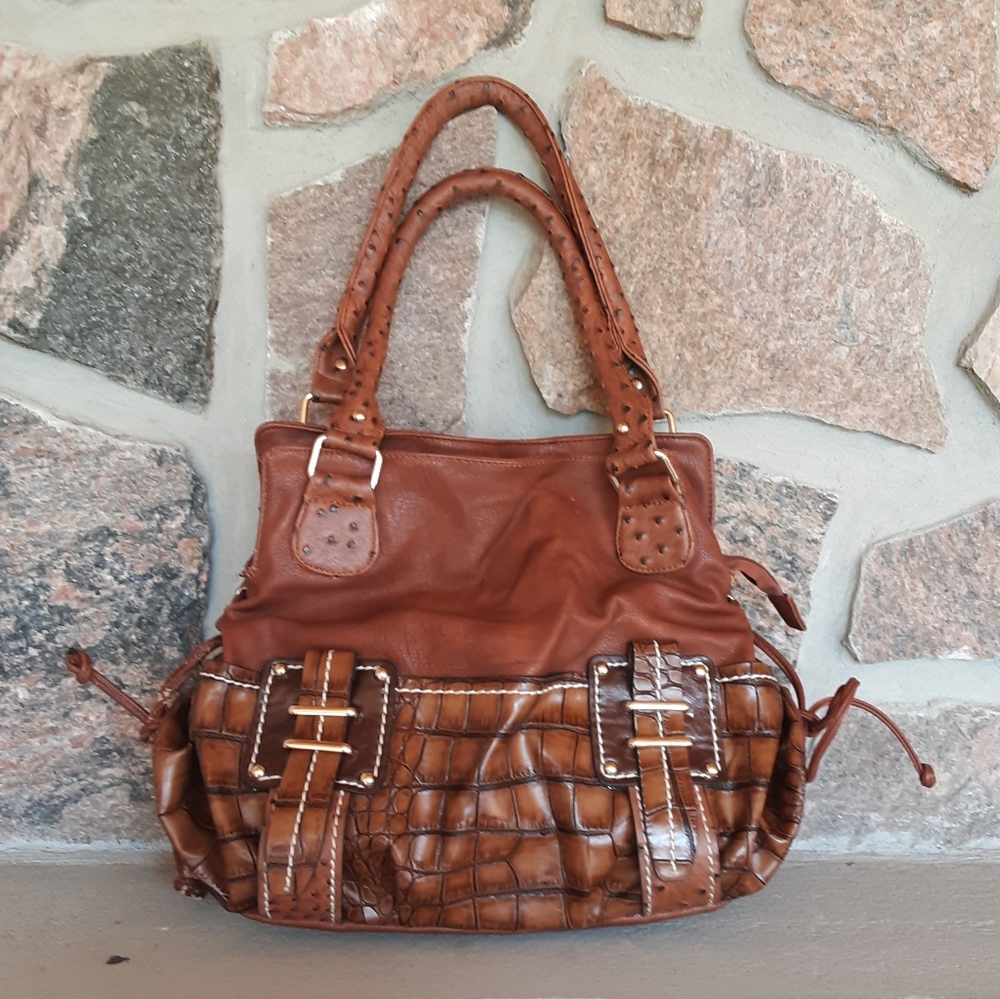 Large beautiful shoulder purse!!  👛